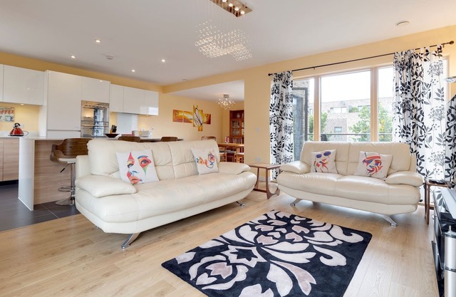 Pass the Keys | Spacious 3Bedroom Home by Addenbrooke's Hospital