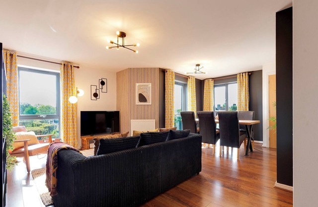 Pass the Keys | Spacious and Modern Flat with own Car Park