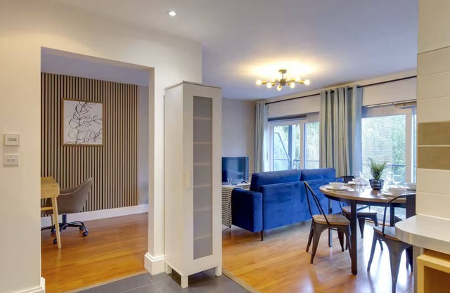Pass the Keys | Stylish Riverside Apartment with Free Parking