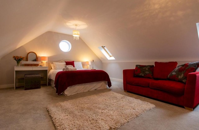 Pass the Keys Superb space in the idyllic village of Loppington