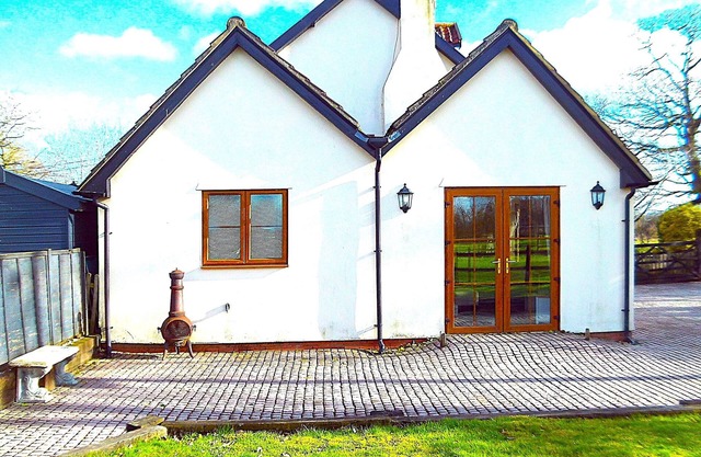 Pass the Keys | Tranquil Farm Cottage Perfect Country Get Away