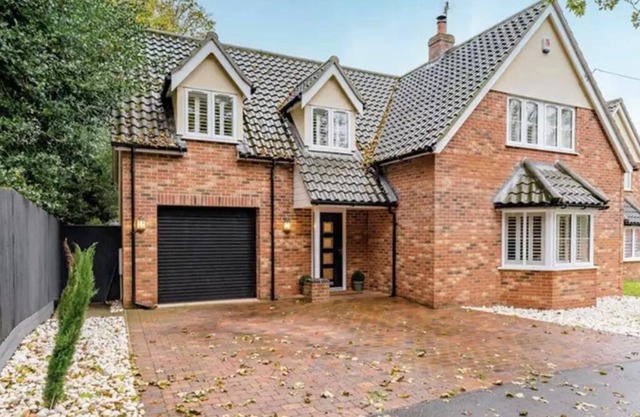 Passing Moon- Filby (Norfolk Broads)