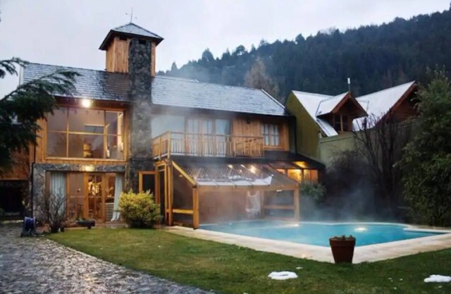 Patagonia Casa Sur - Luxury mansion with swimming pool and barbecue area
