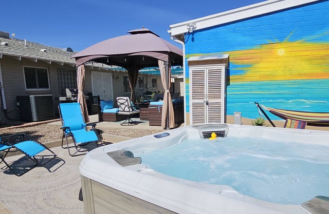 Patio Paradise 3-Bedroom Home Hot Tub too! 5 minutes from Fort Huachuca