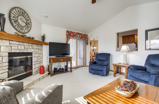 'Pattie's Other Place' - Indoor Pool Access!