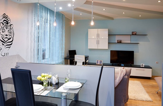 PaulMarie Apartment on Boulevard Yunosti