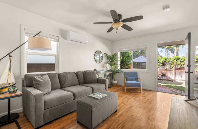 PB Bungalow-Private fenced yard-Parking-Remodeled!