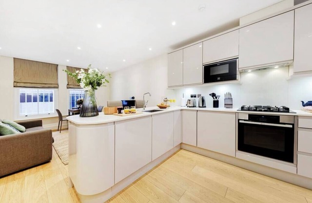 PBC | Modern One Bedroom Apartment in centrally located Fitzrovia GT1