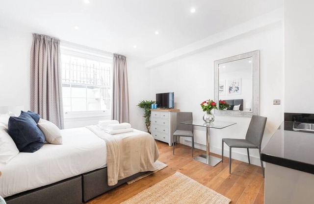 PBC | Modern Studio Apartment in Bayswater - LS3