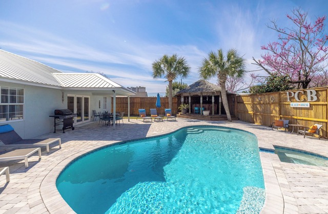 PCB Tiki House! Private Pool, Hot tub & Golf Cart