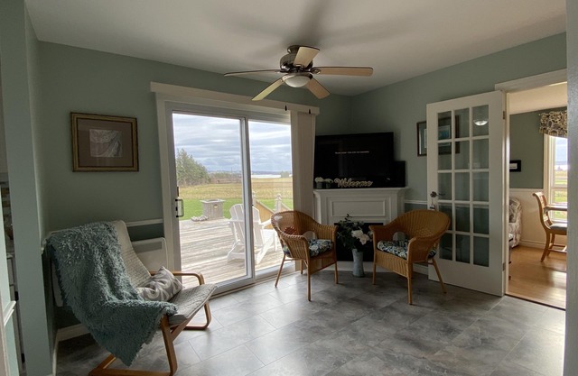 Peace & Relaxation with gorgeous waterviews -Near Ntl Park Beach & Trails