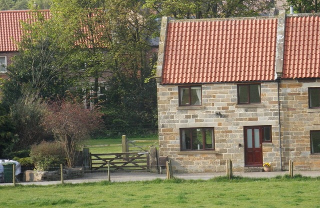 Peaceful 2 bedroom cottage in rural location 3 miles from Whitby