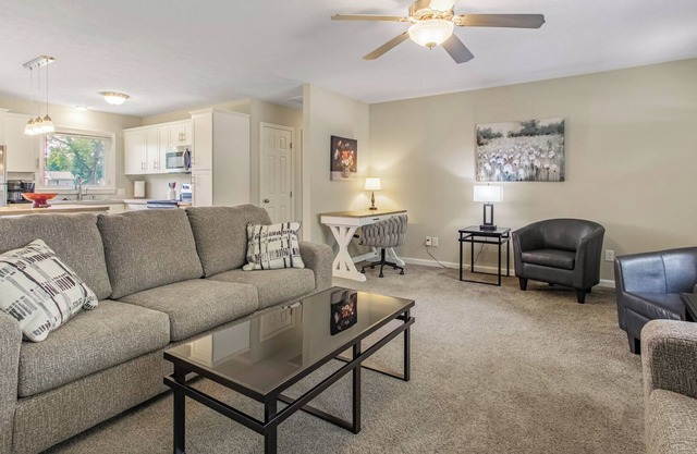 Peaceful 2br/1ba Home with Golf Course View