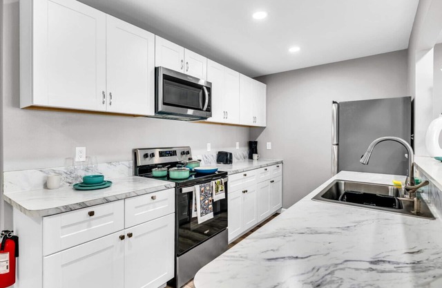 Peaceful 2BR Getaway Minutes from Downtown Arlington