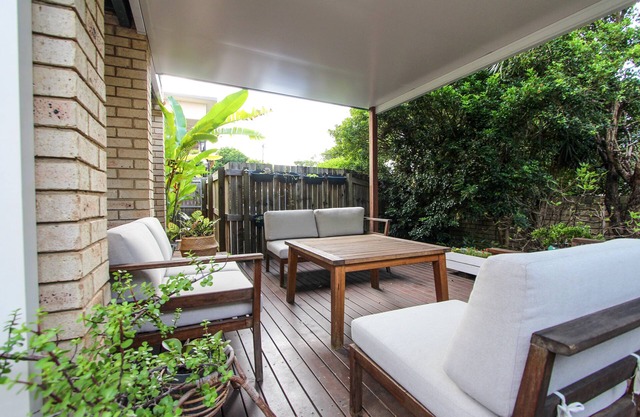 Peaceful 2BR Walk to Cafes Near Airport & CBD