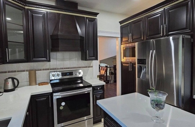 Peaceful 5-bedroom House with WiFi in Surrey Central