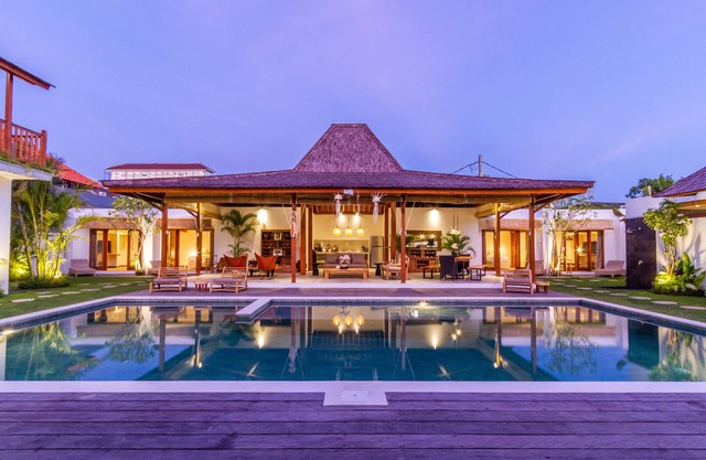 Peaceful 5 BR Pool Villa in the ❤ of Seminyak