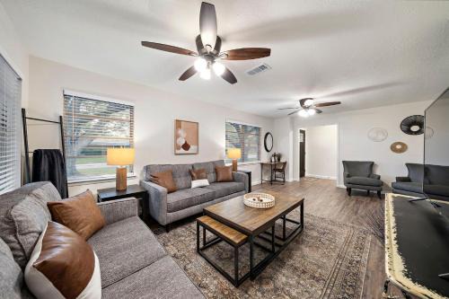 Peaceful Abode in Convenient Baytown Location