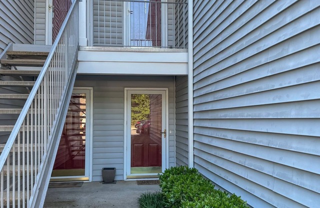 Peaceful and cozy condo close to the best restaurants and shopping !
