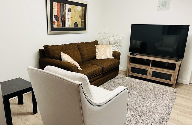 Peaceful and Spacious Family-friendly Basement Suite Next to Fish Creek Park
