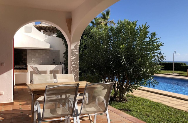 PEACEFUL AND SUNNY FRONT LINE APARTMENT IN PORTOCOLOM