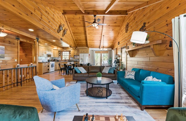 Peaceful cabin w/patio-firepit near lake Sunapee