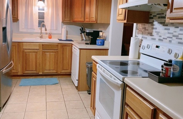 Peaceful, Centrally Located Apartment - 5 min from St Simon Island