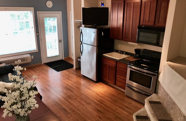 Peaceful Condo in Wabasha with Beautiful River Bluff Location (Lower Unit)