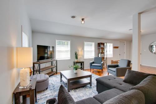 Peaceful Country Apt about 21 Mi to Columbus!