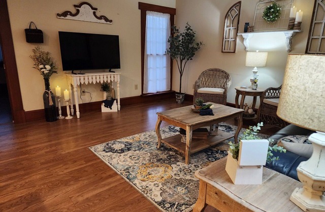 Peaceful Country Garden Suite in the rolling hills of Gambier