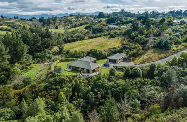 Peaceful Country Home with Amazing Views - Near Mapua