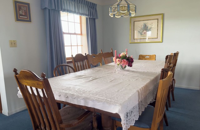 Peaceful Country Retreat just 20 minutes from Sylvania, surrounded by farms.