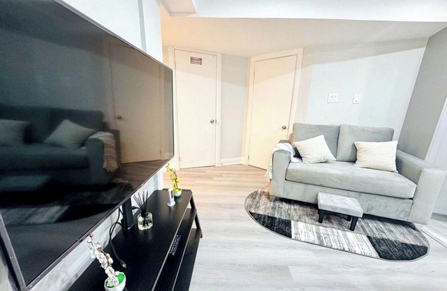 peaceful, Cozy 1 bedroom 1 bath basement suite
