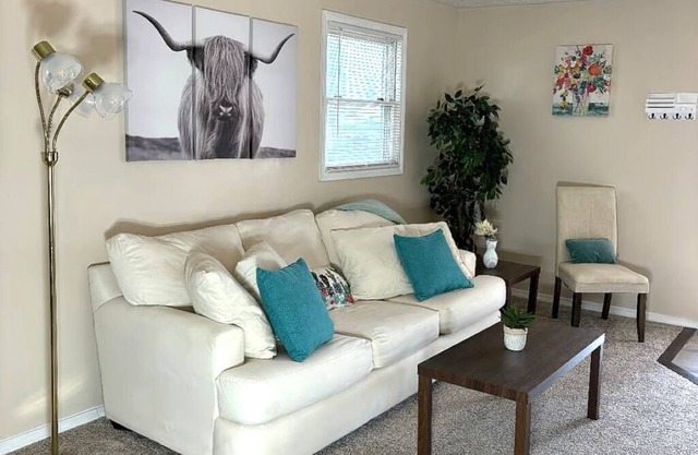 Peaceful, Cozy 2-bedroom home in Lansing