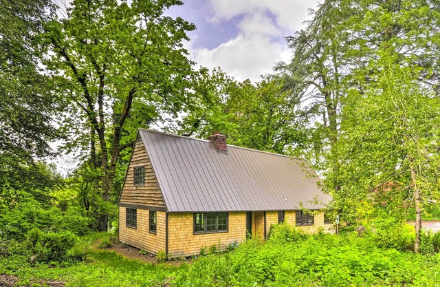 Peaceful + Elegant Cottage w/Riverside View