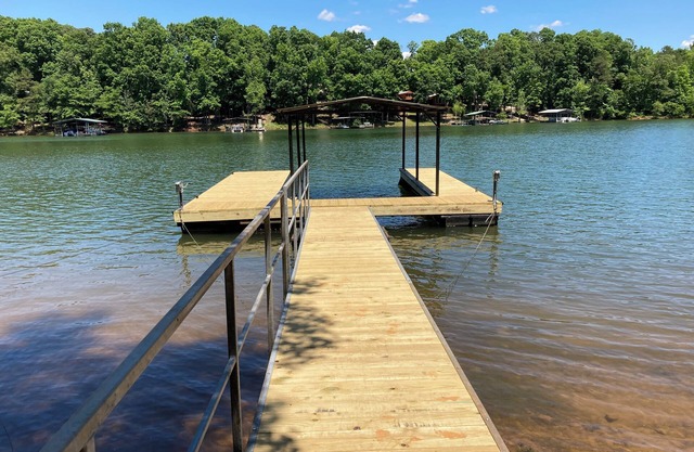 Peaceful Fall Get-A-Way on the Lake