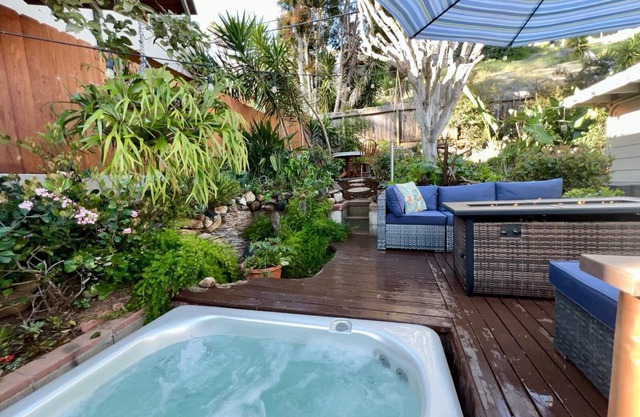 Peaceful fami fave home w/hot tub, AC, near beach!
