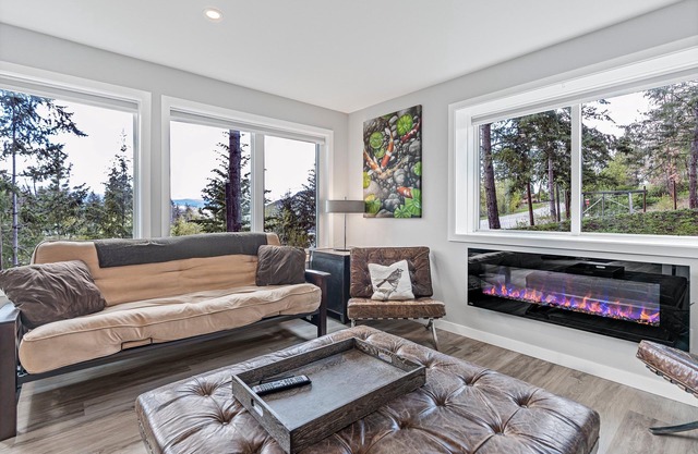 Peaceful Forest Suite with Lake Views and Hiking!