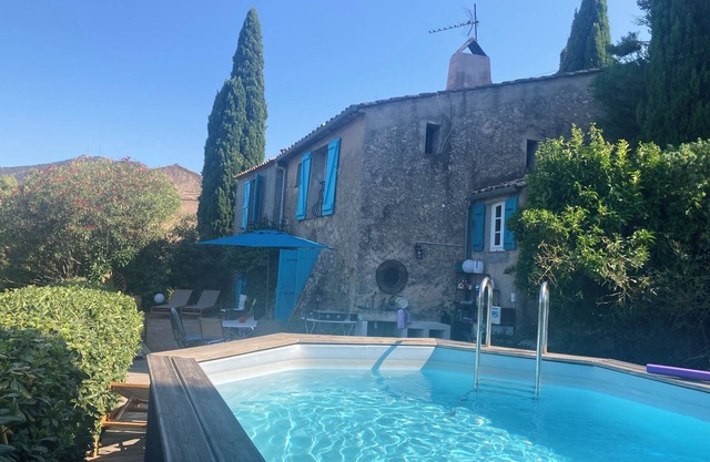 PEACEFUL HAVEN OVERLOOKING THE MASSIF DES MAURES AND CLOSE TO THE BEACHES