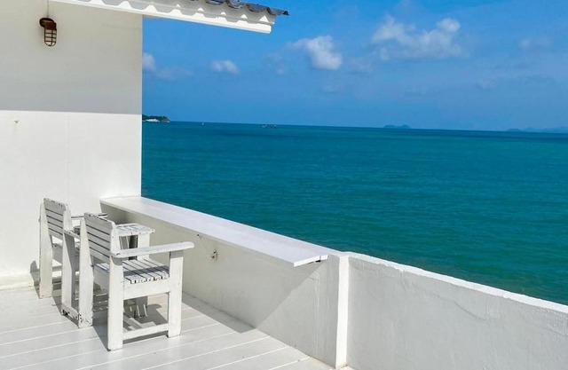 Peaceful Hideaway with Stunning View Beach Access