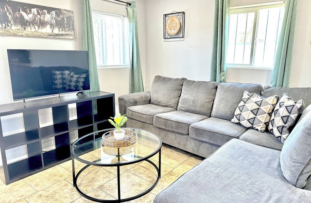 Peaceful House! Huge gated parking space. Relaxing Home!