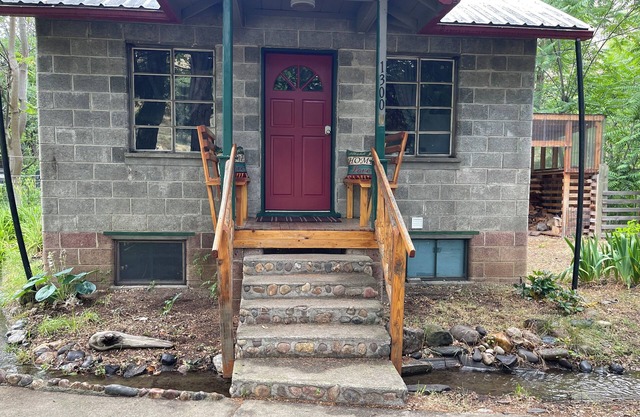 Peaceful house with AC in charming Riggins
