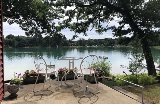 Peaceful Lake Home on Crystal Clear Water- Sunday to Sunday rental