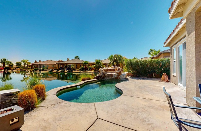 Peaceful lakefront home w/a Private Pool, Spa, & Firepit - Dogs Welcome!