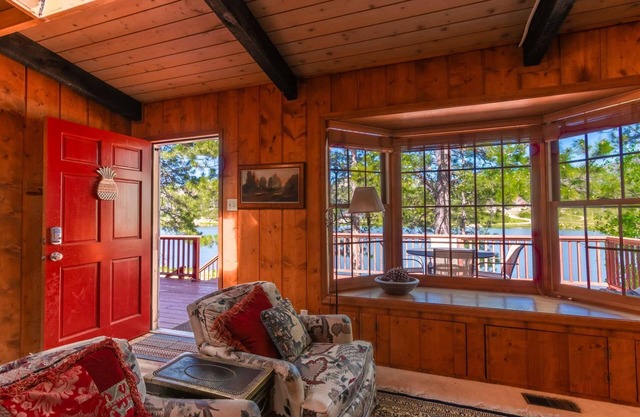 Peaceful Lakefront Mountain House with Mountain Views in Westcreek CO, Wifi, Grill, Pets with Fee