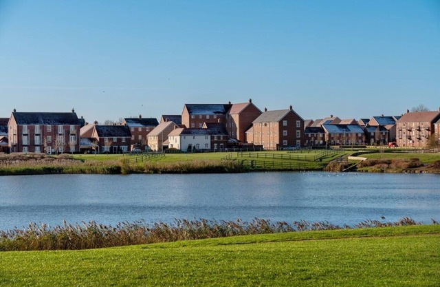 Peaceful lakeside apartment