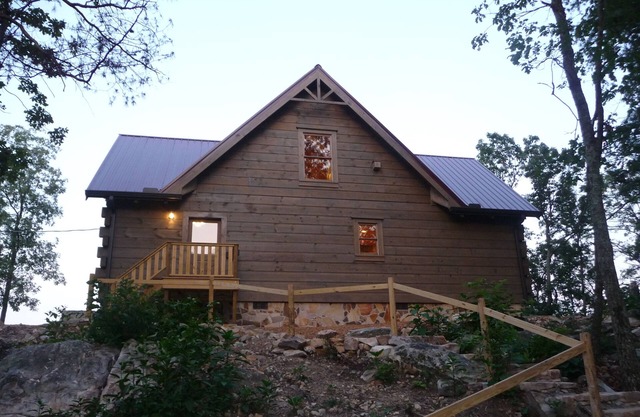 Peaceful Log Cabin Getaway on Top of Lookout Mountain with Spectacular Views