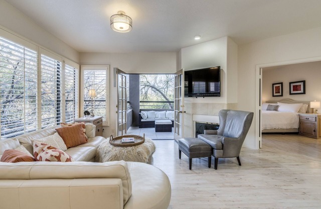 Peaceful Luxury Condo on Ground Floor -Ventana Canyon Area Catalina Foothills