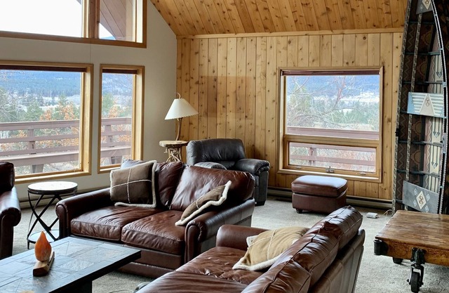 Peaceful Mountain View Retreat