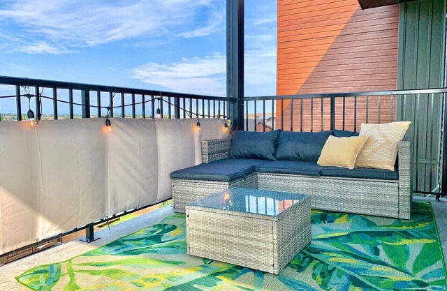 Peaceful Oasis Condo 2BR AC Balcony KingBed